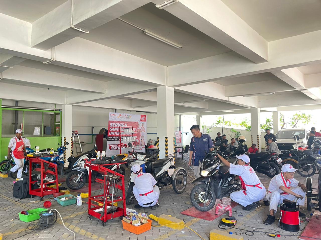Press Release  Dukung Mobilitas dan Kemandirian, MPM Honda Jatim Salurkan Alat Bengkel dan Berikan Servis Gratis bagi Penyandang Disabilitas